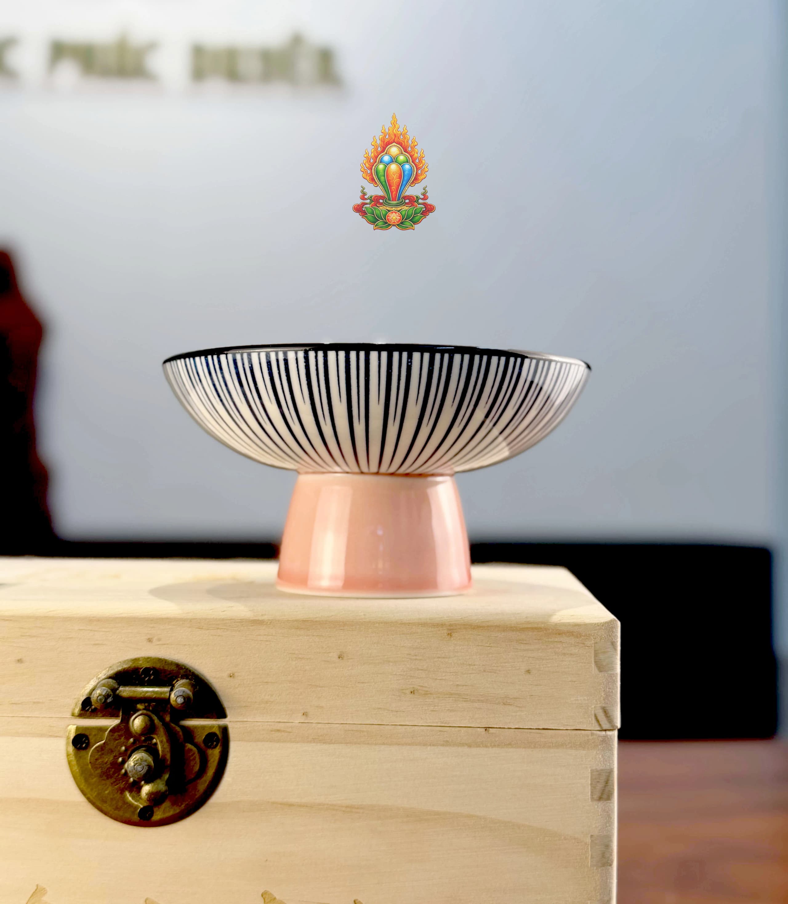 CHÉN SỨ VẼ TAY ĐỰNG HOA QUẢ (Chim Công)