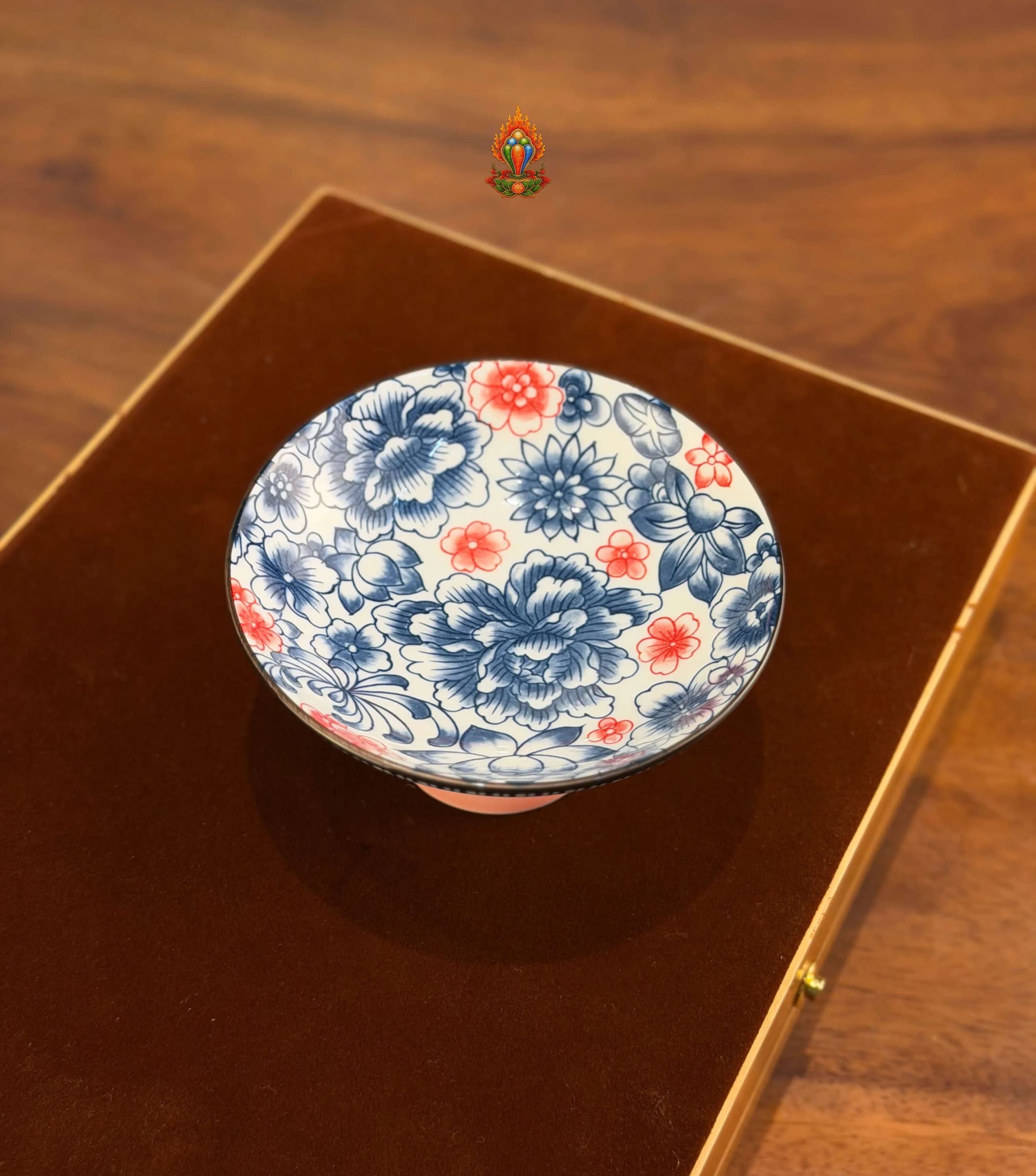 CHÉN SỨ VẼ TAY ĐỰNG HOA QUẢ (Hoa Sen)